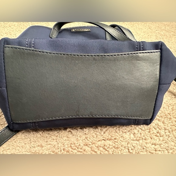 Authentic Navy Coach shoulder bag. - Picture 8 of 13